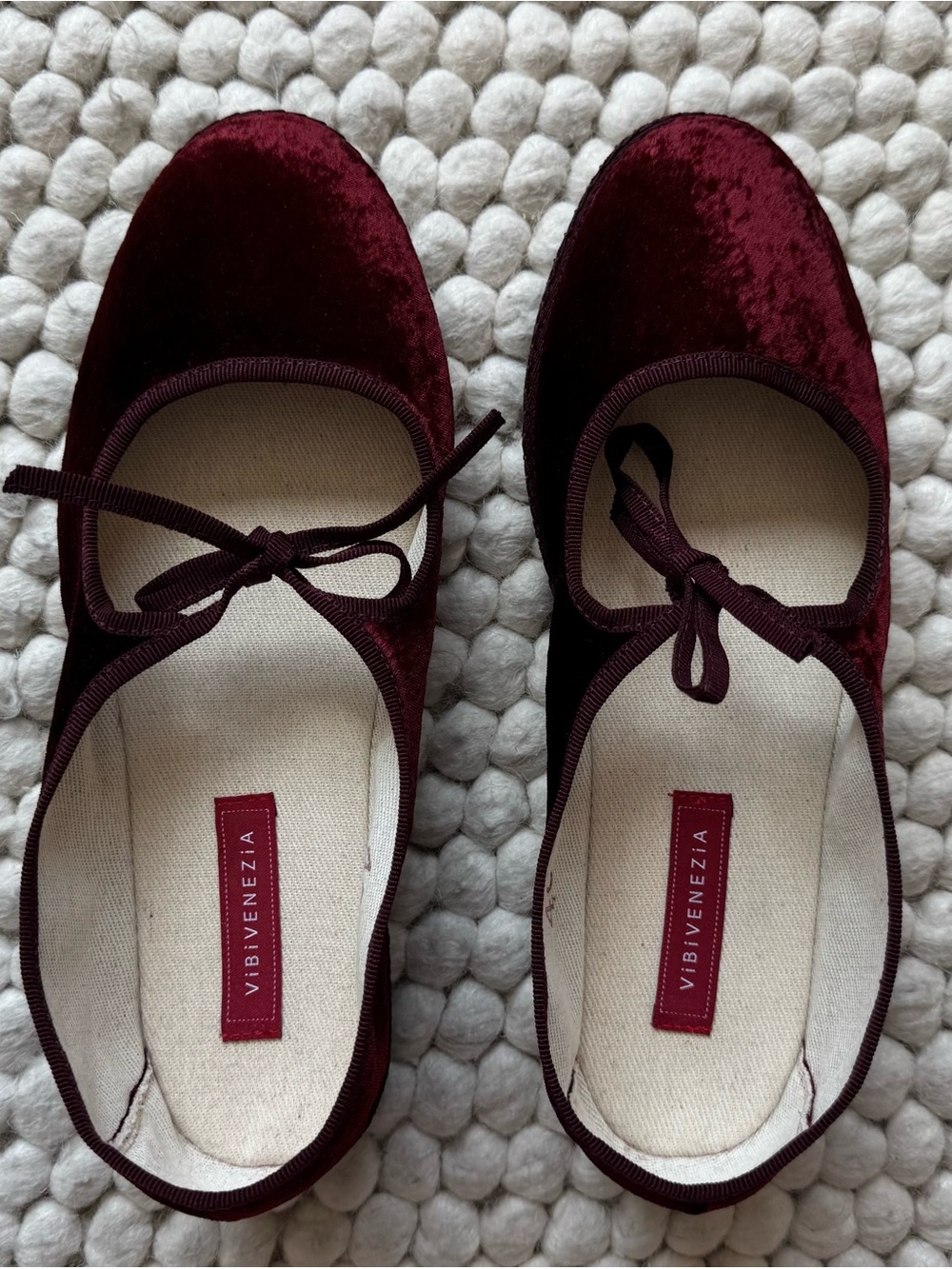 VIBI VENEZIA Burgundy Velvet Bow Ballet Flats — Never Worn